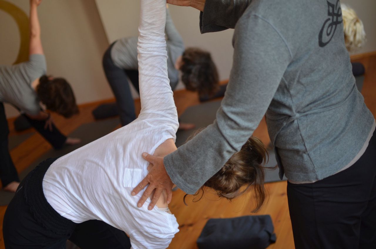 Yoga-Ausbildung Korrekturen